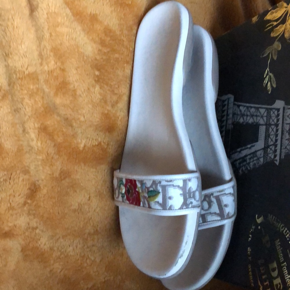 Women's Embroidered White Slide Sandals - Picture 8 of 9